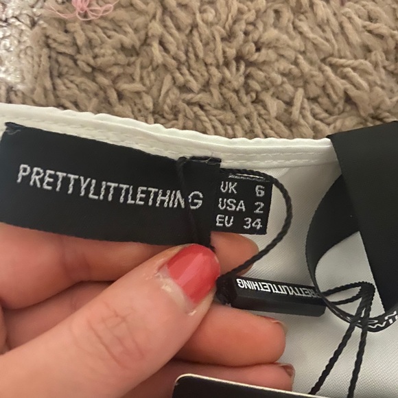 Prettylittlething white satin v-wire underbust sleeve blouse - Picture 3 of 3